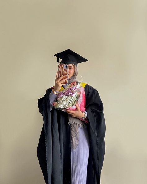 Graduation Outfit Ideas White, High School Graduation Outfit Ideas, College Graduation Outfit Ideas, School Graduation Outfit, College Graduation Outfit, Graduation Outfit Ideas High School, Cute Graduation Outfits, University Graduation Outfit, High School Graduation Outfit