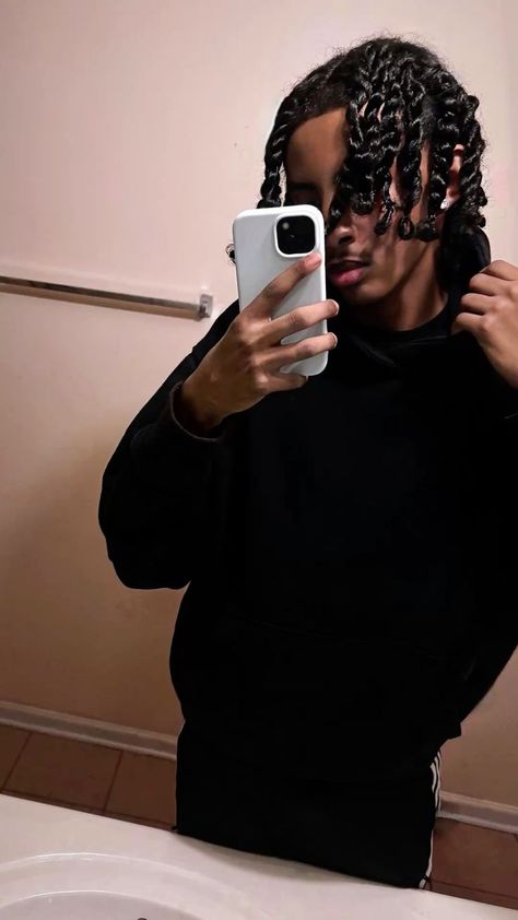 Teen Black Boys, Money Pics, Black Hair Boy, Cute Dreads, Dreadlock Hairstyles For Men, Light Skin Men, Dark Skin Boys, Dark Skin Men, Black Hair Roblox