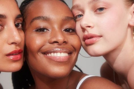 Glossier Just Launched Their Iconic Lip Gloss in 2 New Shades for Summer Lipgloss Photoshoot, Dior Lipgloss, Botox Cosmetic, Red Lip Gloss, Lip Gloss Shades, Glossier Lip Gloss, Glossier You, Glossy Makeup, Clear Lip Gloss