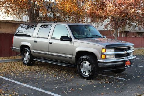 4x4 Suburban, Suburban Suv, Chevy Vehicles, Gmc Suburban, Vintage Chevrolet, Eight Passengers, Truck Frames, Gmc Pickup Trucks, Tonka Truck