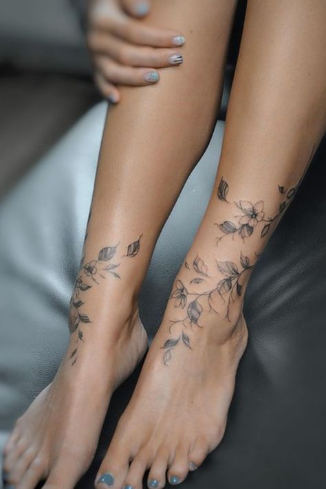 This post is about ankle tattoo ideas to give you lots of tattoo inspiration! Ankle tattoos are one of the more popular tattoo spots, and they’re such a great location for subtle and small tattoos. This list of 40 ankle tattoo designs & ideas includes lots of winding vines & pretty flowers, whimsical stars & moons, and some cute meaningful & creative tattoo ideas like Snoopy & other animals. Floral Ankle Band Tattoo, Anklet Flower Tattoos For Women, Biblical Ankle Tattoos For Women, Flower Vine Ankle Tattoo, Ankle Tattoos For Women Unique, Anime Ankle Tattoos, Lower Ankle Tattoos For Women, Tattoo On Inside Of Ankle, Outside Of Ankle Tattoo