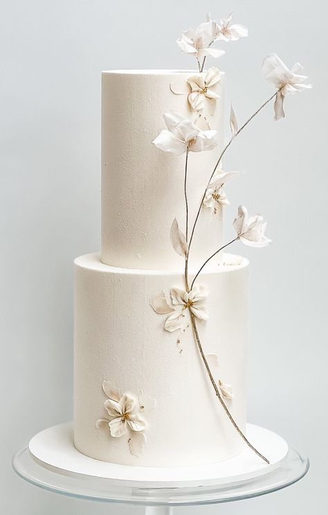 Artsy Wedding Cake, Minimalist Wedding Cakes, Simple Modern Wedding Cake, Textured Cakes, Minimalist Wedding Cake, Cake Structure, Nye Wedding, Winter Wedding Cake, Buttercream Wedding Cake