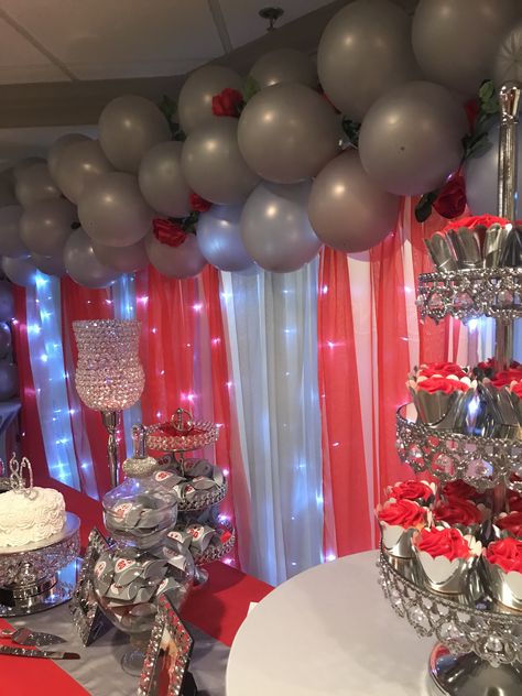 Red Silver Birthday Decor, Red And Silver Table Setting, Red White And Silver Sweet 16 Decorations, Red Black And Silver Table Setting, Main Table Quinceanera Red And Black, Red Quinceanera Ideas, Red Wedding Decorations, Party Vibe, Wedding Entrance Decor