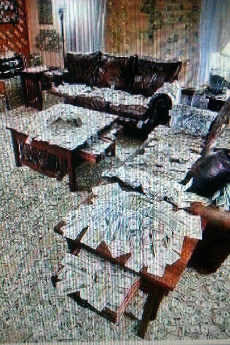 " THE MONEY ROOM " Room Full Of Money, Large Money Tree Living Room, Money Tree Bedroom, Money On The Floor, Money Room, Throwing Money Meme, Money Bill, Crazy Fashion, Fashion Things