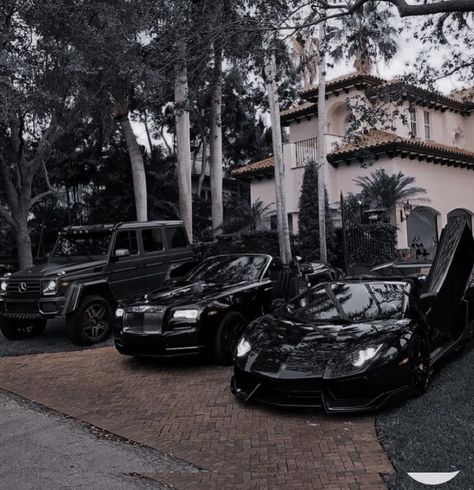 Luxury Asethic, Classy Asethic, Mafia House Aesthetic, Black Cars, Car Tattoos, Luxury Aesthetic, Classy Aesthetic, Fancy Cars, Best Luxury Cars