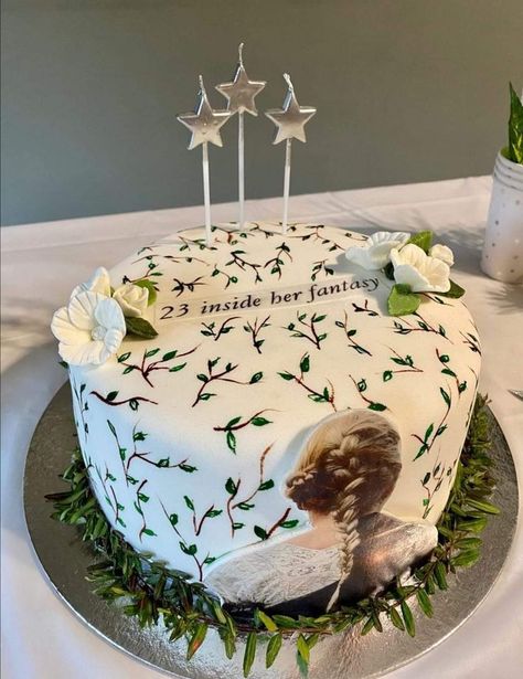 Bolo Taylor Swift, Taylor Swift Cake, 22nd Birthday Cakes, Taylor Swift Birthday Party Ideas, 14th Birthday Cakes, Taylor Swift Party, Taylor Swift Birthday, Funny Birthday Cakes, Creative Birthday Cakes