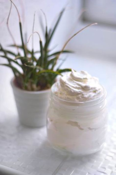 DIY Whipped Body Butter Recipe With Coconut & Vanilla Diy Whipped Body Butter Recipe, Diy Whipped Body Butter, Whipped Body Butter Recipe, Berry Mousse, Body Butter Recipe, Vanilla Body Butter, Oil Infusion, Body Butters Recipe, Coconut Recipes