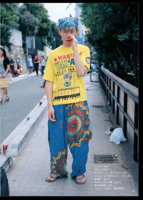 FRUiTS magazine Japanese streetwear y2k 90s fashion looks photography outfits vintage aesthetic Shoichi Aoki street kawaii punk grunge Japanese Street Fashion Grunge, Harajuku Fashion Street 90s, 90s Japanese Street Fashion, Japanese 90s Fashion, Japanese Punk Fashion, Harajuku Fashion Men, Vintage Japanese Fashion, 2000s Fashion Men, Japanese Mens Fashion