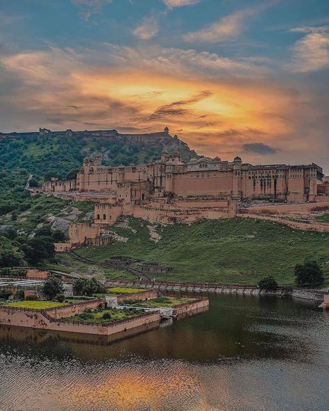 Amer Fort Jaipur, Amber Fort Jaipur, Ancient Persian Architecture, Jaipur Travel, Amber Fort, Amer Fort, India Architecture, Persian Architecture, History Of India