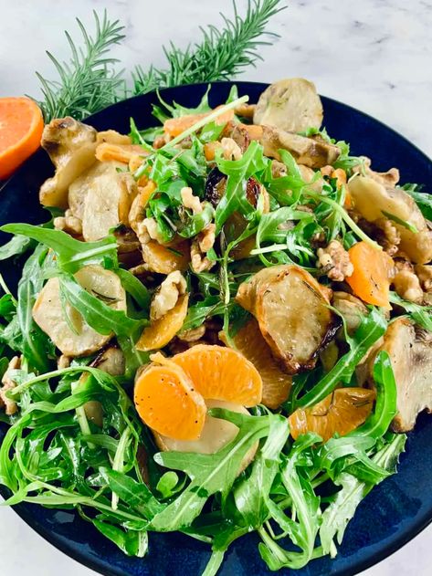 Rocket and Sunchoke Salad - Salads with Anastasia Winter Dinners, Artichoke Soup, Artichoke Salad, Roasted Artichoke, Lentil Burgers, Roasted Walnuts, Warm Salad, Appetizer Dishes, Artichoke Recipes