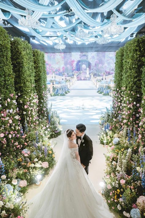 Korean Wedding Backdrop, Wedding Walkway, Indoor Wedding Decorations, Lebanese Wedding, Wedding Stage Backdrop, Fancy Event, Wedding Stage Decor, Wedding Background Decoration, Wedding Theme Inspiration