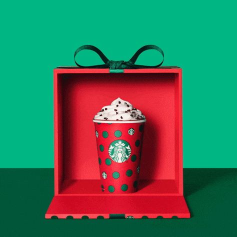 Christmas Campaign Photography, Christmas Stop Motion Ideas, Social Media Christmas Post Ideas, Shopping Creative Ads, Christmas Campaign Advertising, Holiday Giveaway Ideas, Stop Motion Ads, Stop Motion Christmas, Christmas Motion Graphics