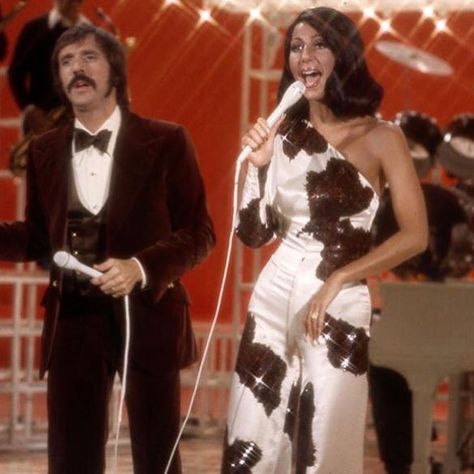 N A S T Y N O S T A L G I A on Instagram: “Cowgirl chic // Sonny and Cher” Cher Fits, Nye Gown, Sonny And Cher Costume, 70s Cowgirl, Cher Style, Cher Bob Mackie, Cher Fashion, Western Disco, Cher Costume