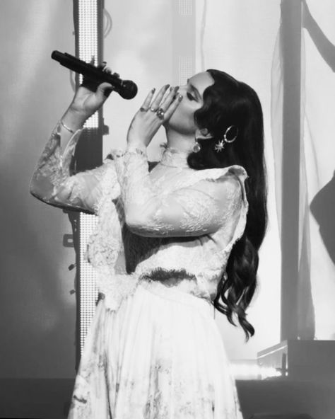 Lana Del Rey Concert Aesthetic, Lana Del Rey Live, Lana Del Rey Tour, Lana Aesthetic, Lana Del Rey Concert, Rey Aesthetic, Private Wedding, Concert Aesthetic, Pretty Star