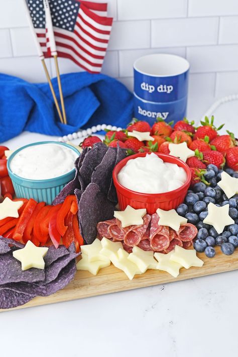 This Patriotic Charcuterie Board is full of red white and blue ingredients and perfect for all of the patriotic holidays! Memorial Day Charcuterie Board, Memorial Day Charcuterie, Red White And Blue Charcuterie, Patriotic Charcuterie Board, Blue Charcuterie Board, Charcuterie Inspiration, Charcuterie And Cheese Board, Party Trays, Charcuterie Recipes