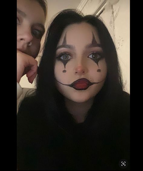 Simple Scary Makeup, Basic Clown Makeup, Halloween Make Up Ideas Easy, Halloween Makeup 2023, Simple Halloween Makeup Looks Easy, Funny Makeup Looks, Halloween Makeup Looks Simple, Skeleton Face Paint Easy, Clown Makeup Girl