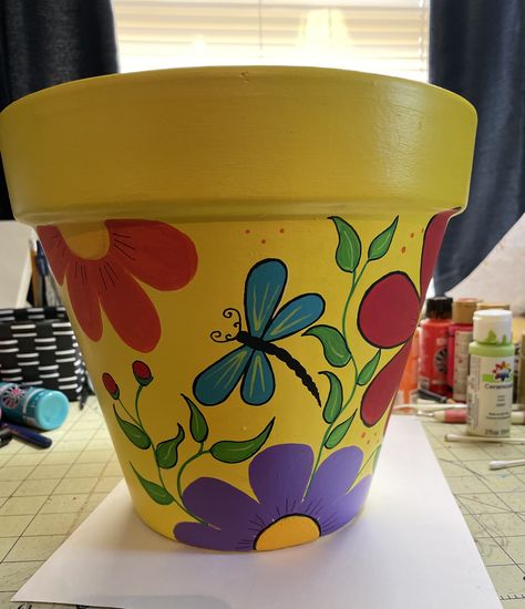 Painted Garden Pots Outdoor Planters, Paint Garden Pots, Terra Pot, Ostrich Egg, Flower Pot Art, Pot Painting, Painted Pots Diy, Painted Clay Pots, Clay Flower Pots