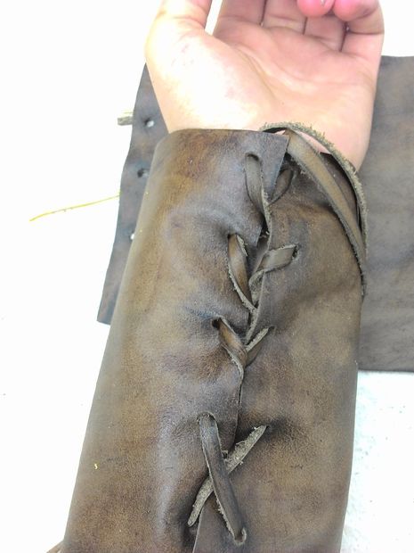 DIY leather gauntlets Leather Gauntlets, Leather Gauntlet, Leather Diy, Art Inspiration, Sewing, Halloween, Leather, Art