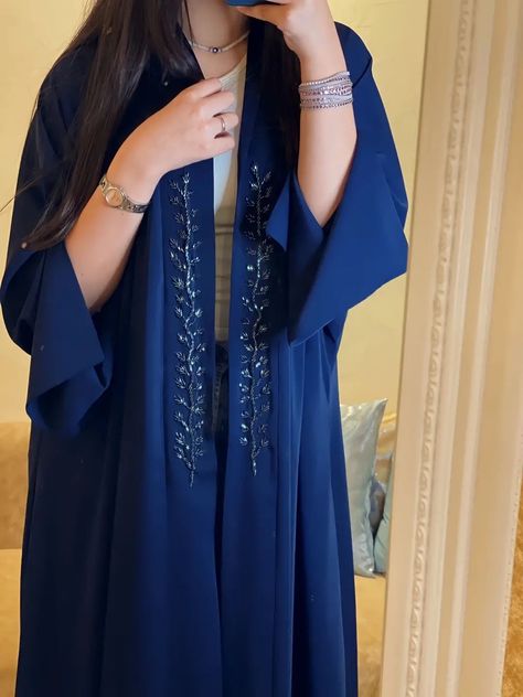 Burqa Design, Indian Clothes Women, Pakistani Lehenga, Abaya Designs Latest, Draping Fashion, Gowns Dresses Elegant, Stylish Short Dresses, Winter Fashion Outfits Casual, Mode Abaya