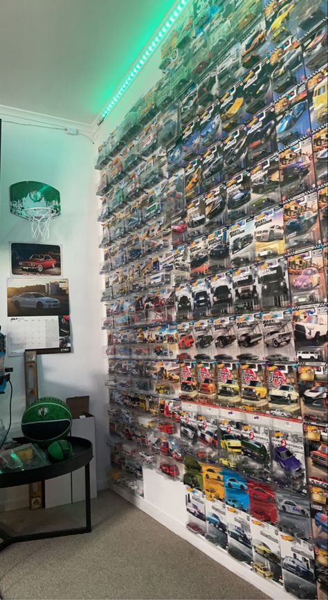 Bedroom Ideas For Car Guys, Car Themed Room Aesthetic, Hotwheels Rooms, Hotwheels Decorations Ideas, Hot Wheels Set Up, Hot Wheel Collection Wall, Car Bedroom Aesthetic, Hotwheels Collection Aesthetic, Car Guy Bedroom Aesthetic