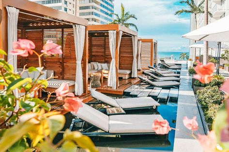 Alohilani Resort Waikiki Beach Day Pass | ResortPass Waikiki Restaurants, Oahu Waikiki, Photoshoot Party, Hawaii Resorts, Waikiki Beach, Beach Activities, Pool Bar, Hawaii Vacation, Pool Spa