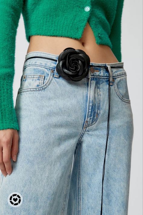 Rose Belt, Rosette Top, Trends Aesthetic, Belt Outfit, Cord Belt, Fabric Rosette, Feminine Shoes, Flower Belt, Belt Top