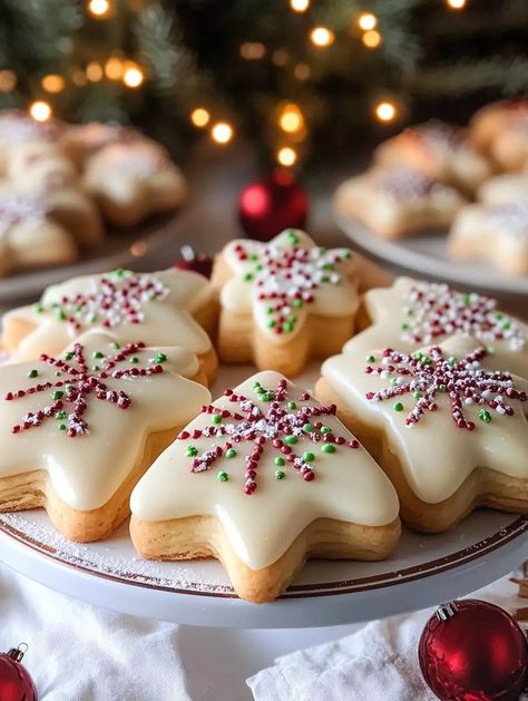 Italian Christmas Cookies 2 Italian Christmas Cookie Recipes, Christmas Baking Cookies, Italian Christmas Cookies, Italian Cookie Recipes, Italian Christmas, Almond Flavor, Italian Cookies, Xmas Cookies, Cookies Decorated