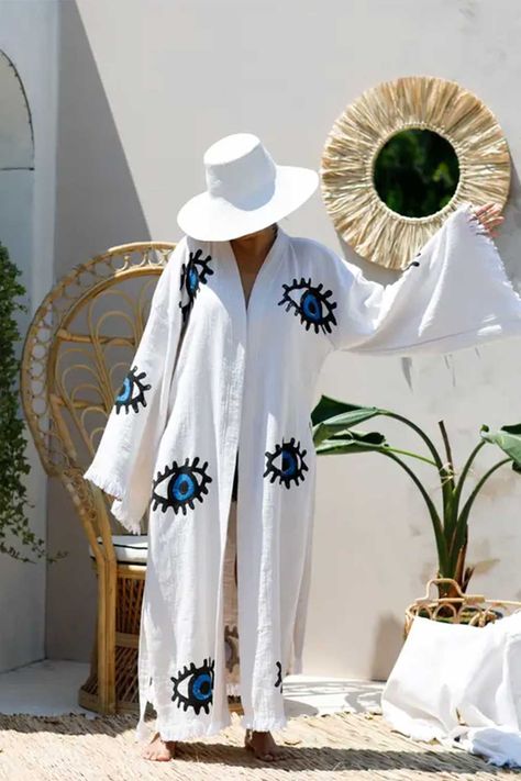 Evil Eye beach robe gorgeous. Beach Holiday must have Evil Eye Outfit, Kaftan Outfit, Beach Holiday Outfits, Healing Room, Turkish Eye, Long Kaftan, Mode Abaya, Sports Graphic Design, Sewing Book