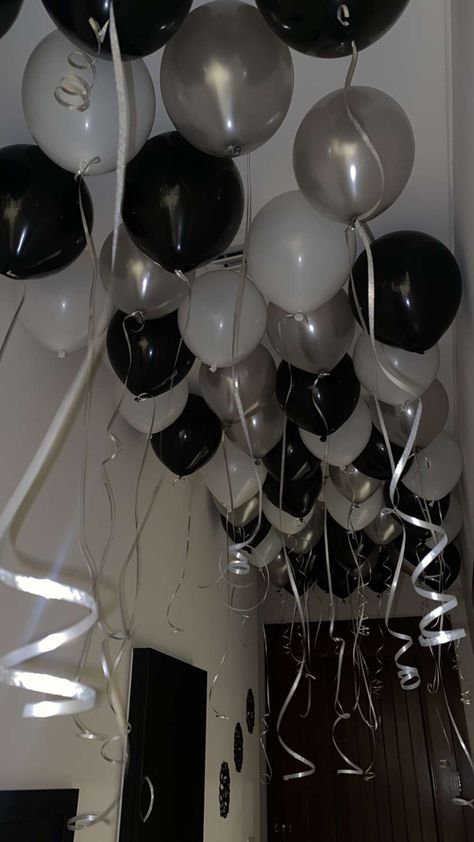 The Weeknd Birthday Theme Party, Black Color Birthday Theme, Grey Birthday Aesthetic, Monochromatic Birthday Party, Birthday Aesthetic Black And White, Black Birthday Astethic, Silver And Black Theme Birthday Party, Dark Bday Aesthetic, Black Bday Aesthetic