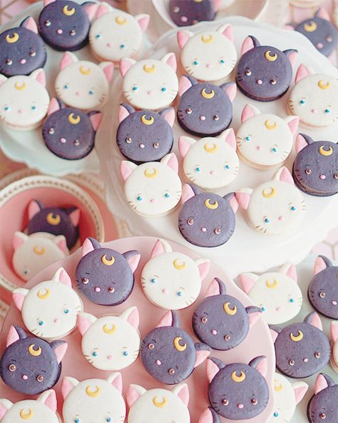 #sweets #desserts #sobremesa #doces Sailor Moon Cakes, Sailor Moon Birthday, Kue Macaroon, Macaron Cookies, Kawaii Dessert, Moon Luna, Torte Cupcake, Macaroon Recipes, Cute Baking