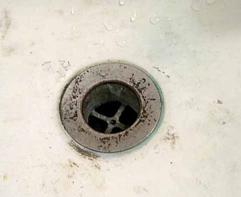 Replace Tub's Drain Ring Without Removing Tub? - Plumbing - DIY Home Improvement | DIYChatroom Bathtub Spout, Drain Repair, Walk In Shower Enclosures, Metal Tub, Shower Rings, Cast Iron Tub, Sliding Door Design, Pipe Repair, Bathtub Drain