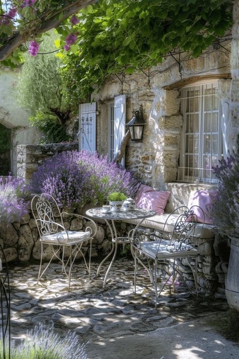 Rustic Outdoor Patio, Ranch Garden, French Courtyard, Country Patio, Lilac Cottage, Boho Backyard, Country Cottage Farmhouse, Patio Decor Ideas, Painting Reference