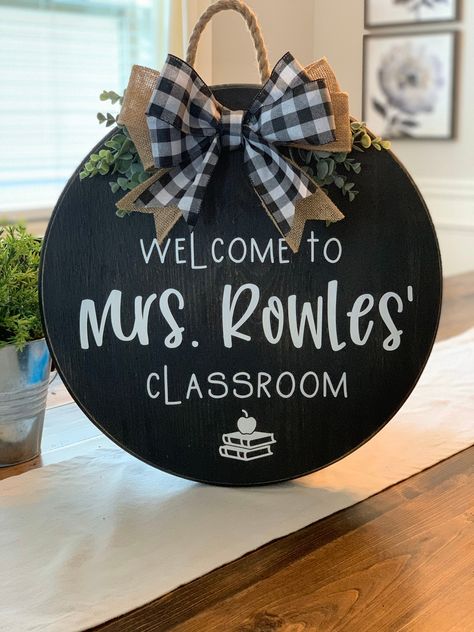 Welcome Sign Classroom, Classroom Welcome Sign, Future Teacher Gifts, Bright Classroom, Appreciation Gifts Diy, Classroom Welcome, Teacher Door, Teacher Treats, Teacher Appreciation Gifts Diy