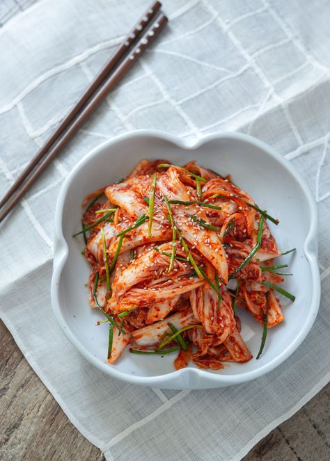 Kimchi Varieties, Kimchi Aesthetic, Kimchi Recipe Ideas, Korea Kimchi, Kimchi Soup Recipe, Kimchi Salad, Kimchi Food, Marrow Soup, Asia Foods