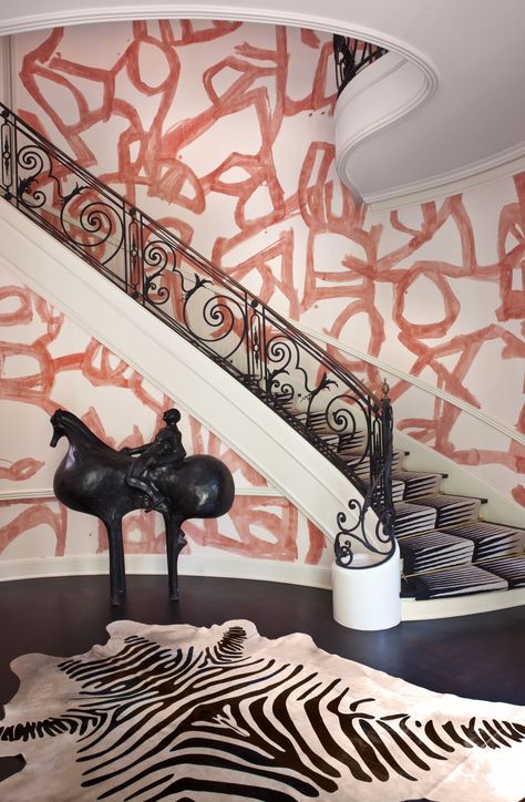 Master Staircase at Hillcrest Residence in Beverly Hills, CA by Kelly Wearstler Kelly Wearstler Wallpaper, Modern Victorian Home, Kelly Wearstler Interiors, Nate Berkus, Modern Victorian, Stylish Rugs, Plywood Furniture, Kelly Wearstler, Of Wallpaper