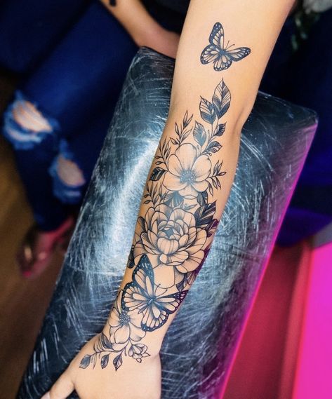 Tattoo Ideas For Women Forearm, Kitsune Tattoo, Stomach Tattoos Women, Rose Tattoos For Women, Pretty Hand Tattoos, Butterfly Tattoos For Women, Tattoos For Women Half Sleeve, Tattoos For Black Skin, Forearm Tattoo Women