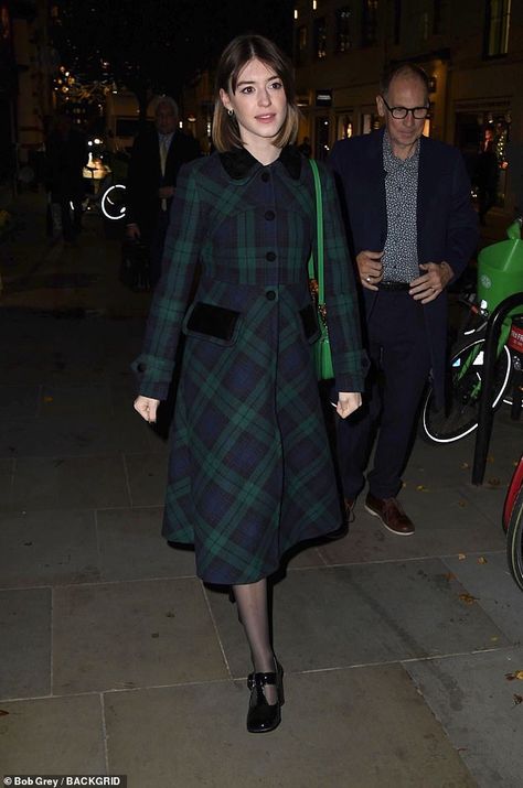 Green Coat Dress, Paparazzi Pics, London November, Daisy Edgar Jones, Tartan Coat, Tartan Fashion, Classic Style Outfits, Nails Winter, Christmas Carols