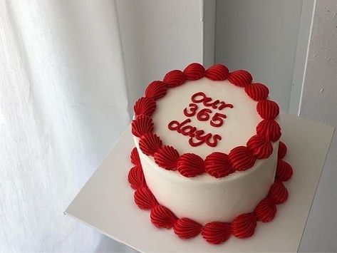 1st Anniversary Cake, Heart Shaped Birthday Cake, 22nd Birthday Cakes, Modern Birthday Cakes, Red Birthday Cakes, Bolo Red Velvet, Small Birthday Cakes, White Birthday Cakes, White Cakes