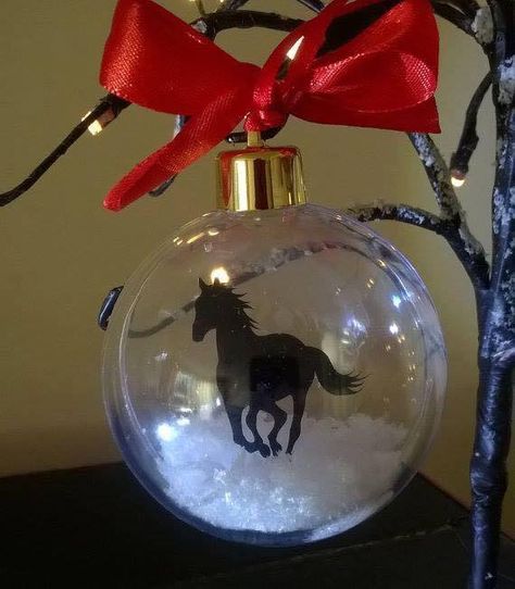 Christmas ornament Cowboy Christmas Tree Ideas, Horse Ornaments Diy, Christmas Grotto Ideas, Western Christmas Tree, Holiday Crafts Gifts, Silhouette Ornaments, Cameo Crafts, Horse Christmas Ornament, Christmas Crafts Diy Projects