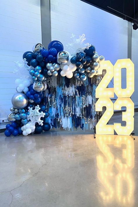 3d Photobooth Backdrop Ideas, Homecoming Photo Backdrop Ideas, Prom Photo Backdrop Ideas, Homecoming Backdrops, Backdrop Balloon Garland, Backdrop Photobooth, Dance Decor, Streamer Wall, Homecoming 2024