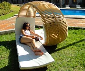 what a cool lawn chair! Modern Outdoor Furniture, घर की सजावट, Design Exterior, Modern Outdoor, Design Case, Pallet Furniture, Roller Coaster, 인테리어 디자인, تصميم داخلي