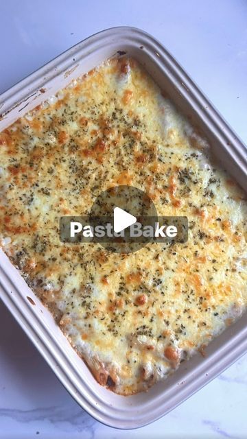 Pasta Bake Recipe, Chicken Mince, Cooking Pasta, Oven Recipe, Baked Pasta Recipes, The Last 10 Years, Green Pepper, Minced Meat, White Sauce