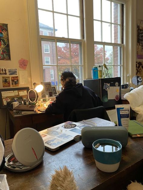 Fall At College, College Life Aesthetic Dorm, Harvard Dorm Room Aesthetic, University Dorms Aesthetic, College Work Aesthetic, Autumn Dorm Room, Smith College Dorm, Reed College Aesthetic, Autumn College Aesthetic