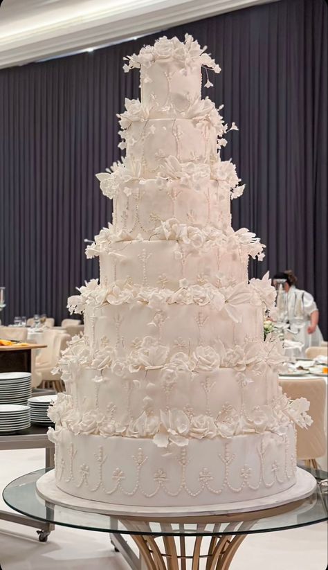 10 Tier Wedding Cake, Wedding Cakes Extravagant, Lebanese Wedding Cake, Wedding Cake Huge, Wedding Cakes Big, Giant Wedding Cake, Wedding Cake Big, Luxury Cake Design, Wedding Cake Figures