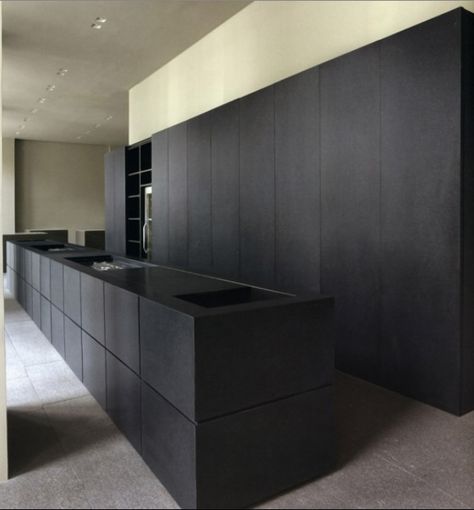 Tsunami Dark Cabin, Arch Kitchen, Black Kitchen Design, Matte Black Kitchen, Kitchen Island Bench, Black Kitchen Island, Minimal Kitchen, Interior Minimalista, Black Granite