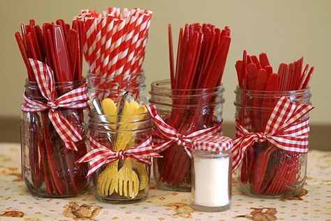 Use mason jars with coordinating ribbon to hold utensils Chili Chili, Picnic Birthday Party, Teddy Bear Party, Picnic Theme, Picnic Birthday, Pic Nic, Teddy Bear Picnic, Bear Party, Bear Birthday