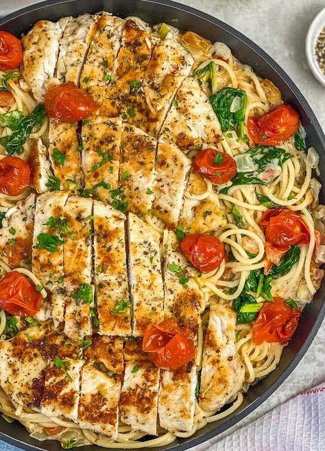 Italian Chicken Pasta In Creamy White Wine Sauce - The Yummy Bowl Wine Pasta Recipes, Chicken Pasta Recipes Creamy, White Wine Chicken Pasta, Creamy White Wine Pasta, Creamy White Wine Chicken, White Wine Pasta Recipes, White Wine Pasta, Wine Pasta Sauce, White Wine Pasta Sauce