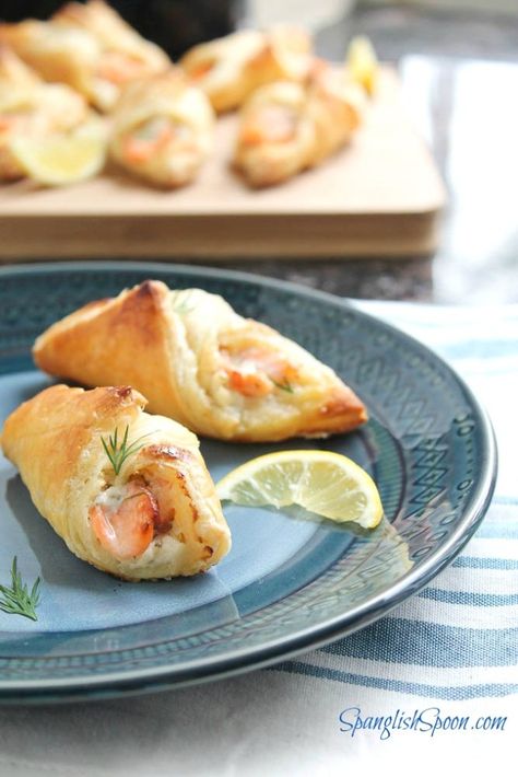 Salmon Pastry Appetizer with Lemon and Dill Cream Cheese Filling Salmon Pastry, Salmon Puffs, Dill Cream Cheese, Salmon Appetizer Recipes, Salmon Cream Cheese, Puff Pastry Appetizers, Pastry Appetizer, Trout Recipes, Puff Pastry Dough