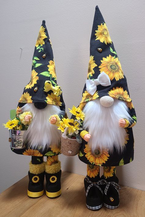 Sunflower Gnomes Diy, Sunflower Gnomes, Sunflower Crafts, Gnomes Diy, Diy Gnomes, Christmas Dolls, Gnomes Crafts, Crafts For Girls, Highland Cow