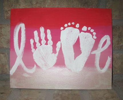 Make a Mother's Day craft with paint and your kid's hands and feet. طفلة حديثة الولادة, Footprint Art, Handprint Art, Mothers Day Crafts, Valentine's Day Diy, Valentine Day Crafts, Kids Hands, Baby Crafts, Valentine Crafts